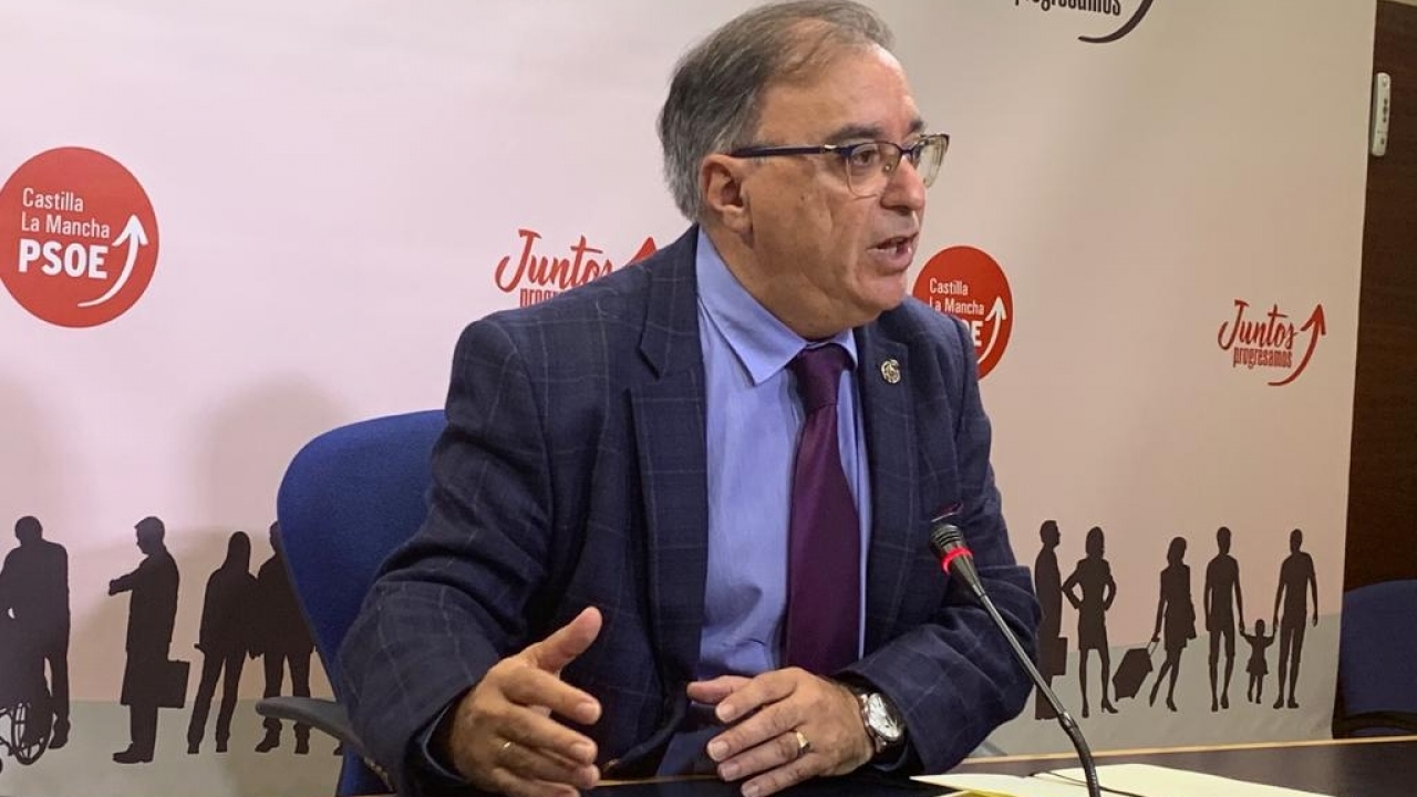 "Quienes aparecieron en la vida política con la idea de regenerar han demostrado que lejos de aportar, lo que han hecho ha sido obstaculizar", dice Mora