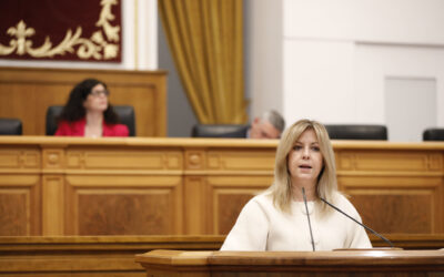 Abengózar señala que el debate que plantea Vox sobre el burka “ya está abierto en el Congreso y hay un compromiso de trabajo”