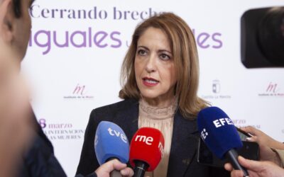 Maestre alerta de los discursos antigénero como el de Ayuso y le recuerda que el Papa defiende el feminismo