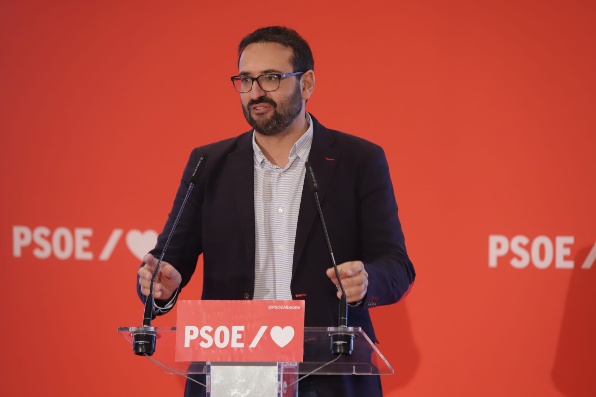 Cabañero: «Los ciudadanos han votado al PSOE para que estemos más pendientes de los problemas de las personas que de las banderas y de los territorios»