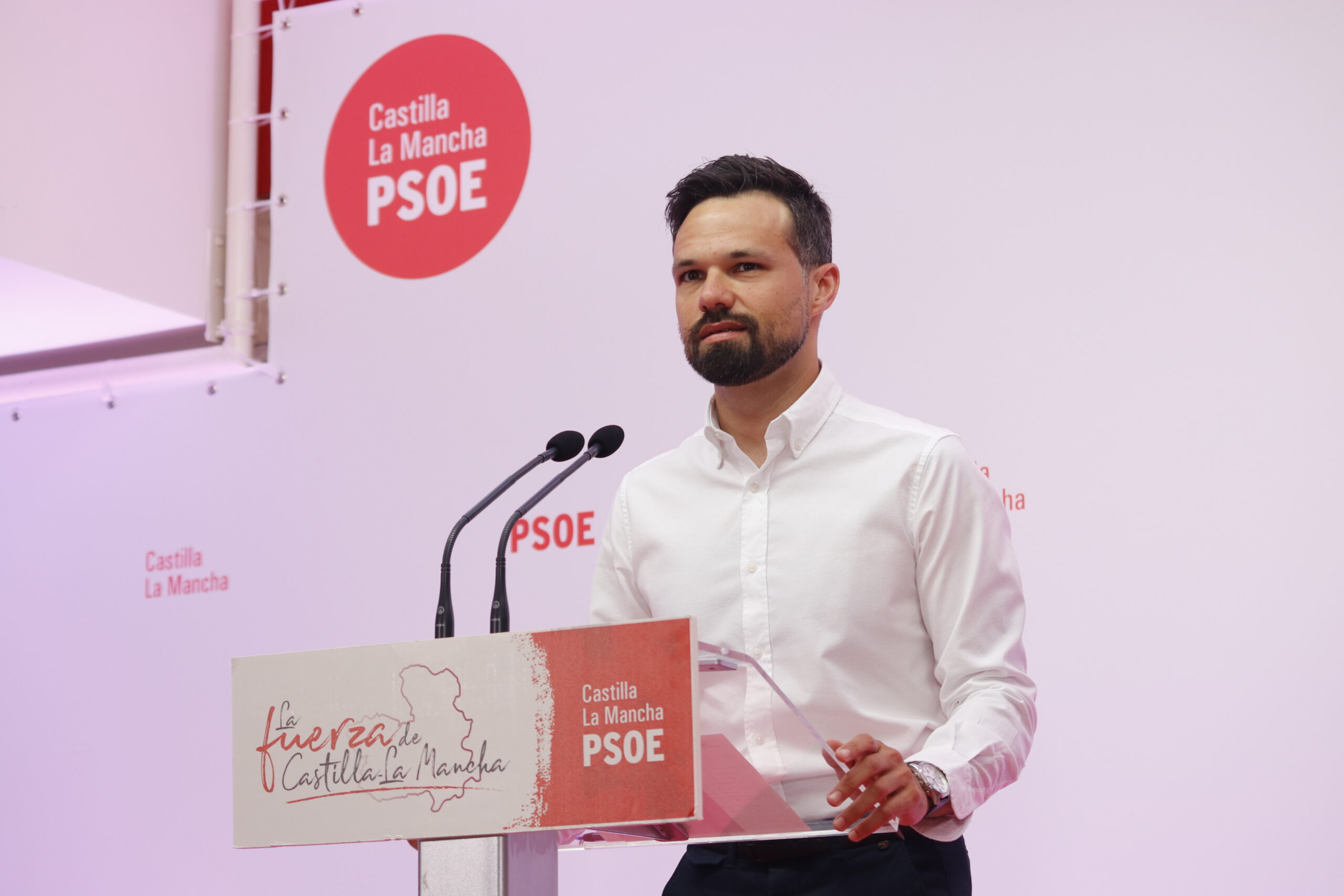 Zamora destaca el “liderazgo claro” de Page frente a la falta de credibilidad de Núñez