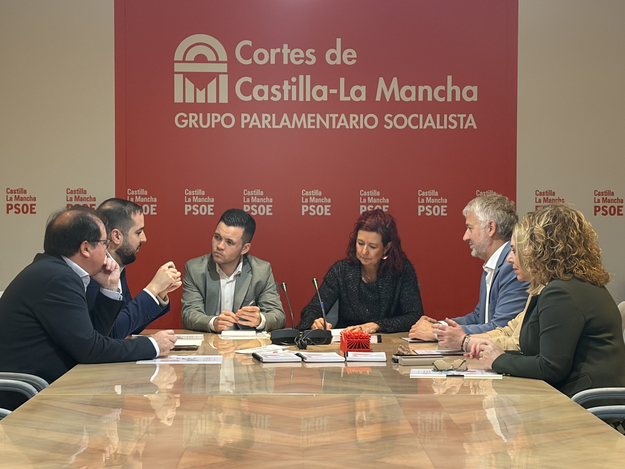 El grupo parlamentario socialista se reúne con la Unión de Cooperativas de Trabajo Asociado de Castilla-La Mancha