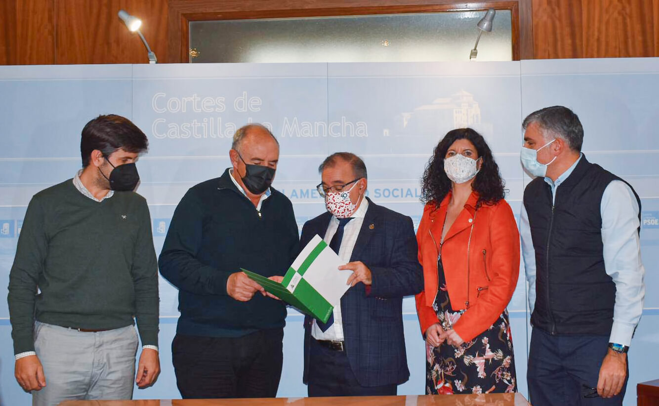 El PSOE se reúne con ASAJA CLM y recibe sus aportaciones a los presupuestos regionales y a la futura ley de medidas administrativas