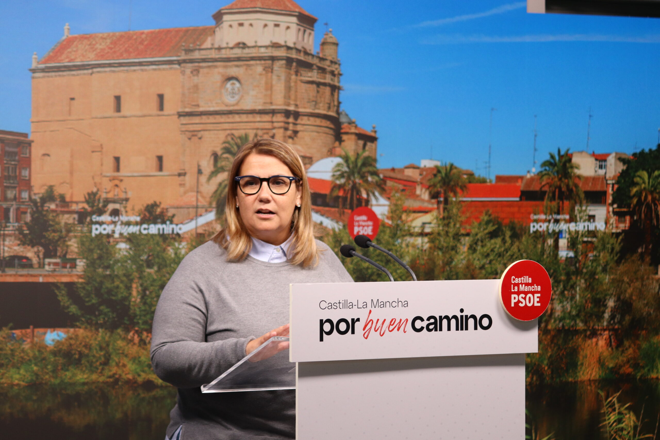 Tita García acusa al PP de llevar el “ADN” la “estafa y los recortes”: “Es lo que proponen a las cuentas regionales”