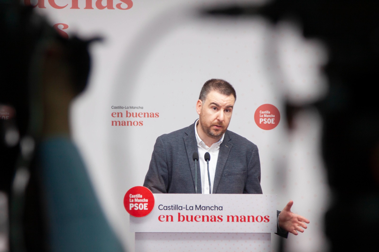 Sánchez Requena, a Núñez: «¿Va a decirle a sus alcaldes y alcaldesas que deroguen sus subidas de impuestos?»