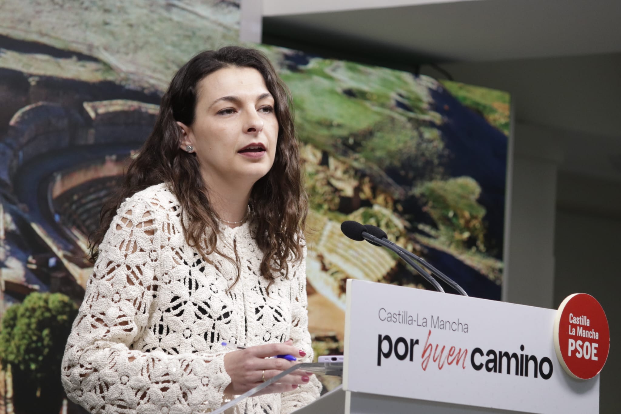 El PSOE pide a Núñez que dimita por “callar” mientras Tellado humilla el pacto del Estatuto de CLM con “excusas” que no ponen en Extremadura
