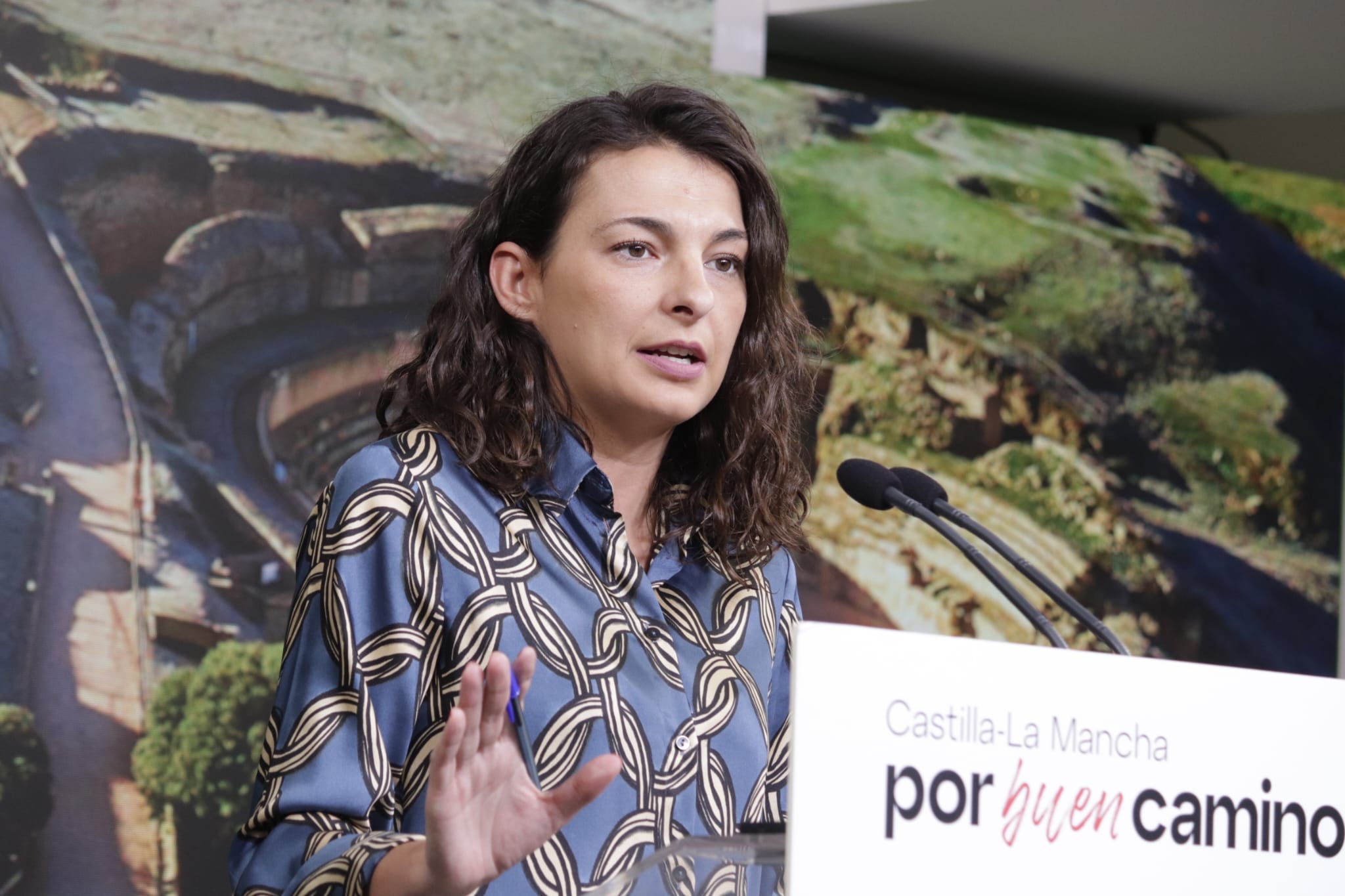 El PSOE de CLM pregunta a Núñez “hasta cuándo va a seguir respaldando a Cospedal” como su presidenta de Honor tras los audios con Villarejo