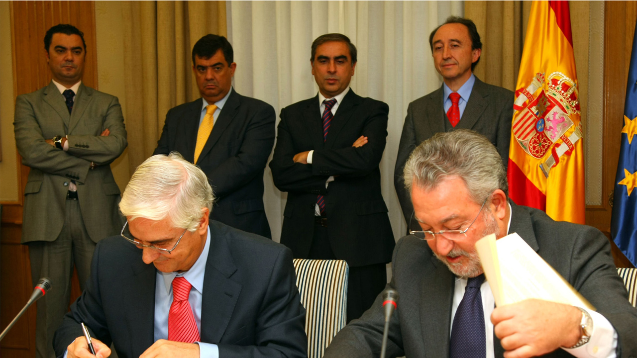El ministro Soria y el presidente Barreda firman un convenio que amplía las prestaciones sanitarias en C-LM