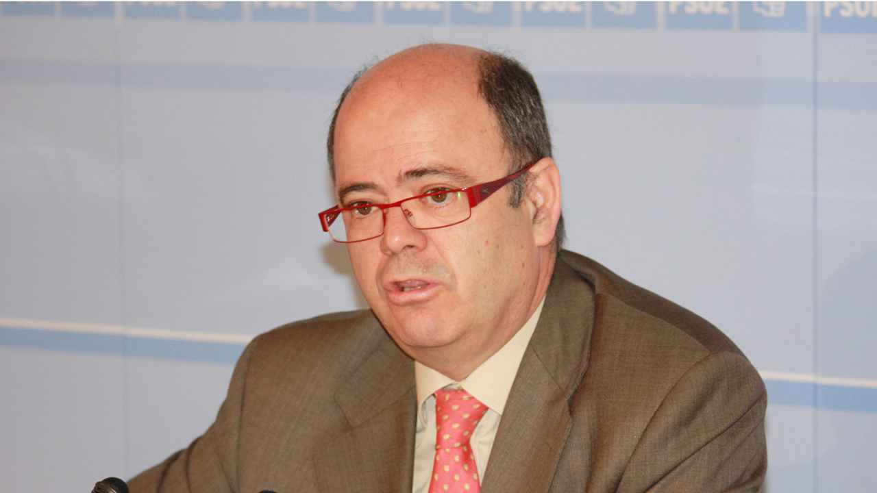 “Ni Camps ni Valcárcel van a escribir la fórmula final del Estatuto”