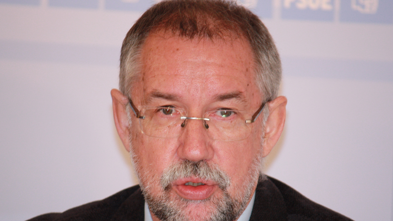 El PSOE pide explicaciones a De Cospedal sobre el Estatuto y el aeropuerto