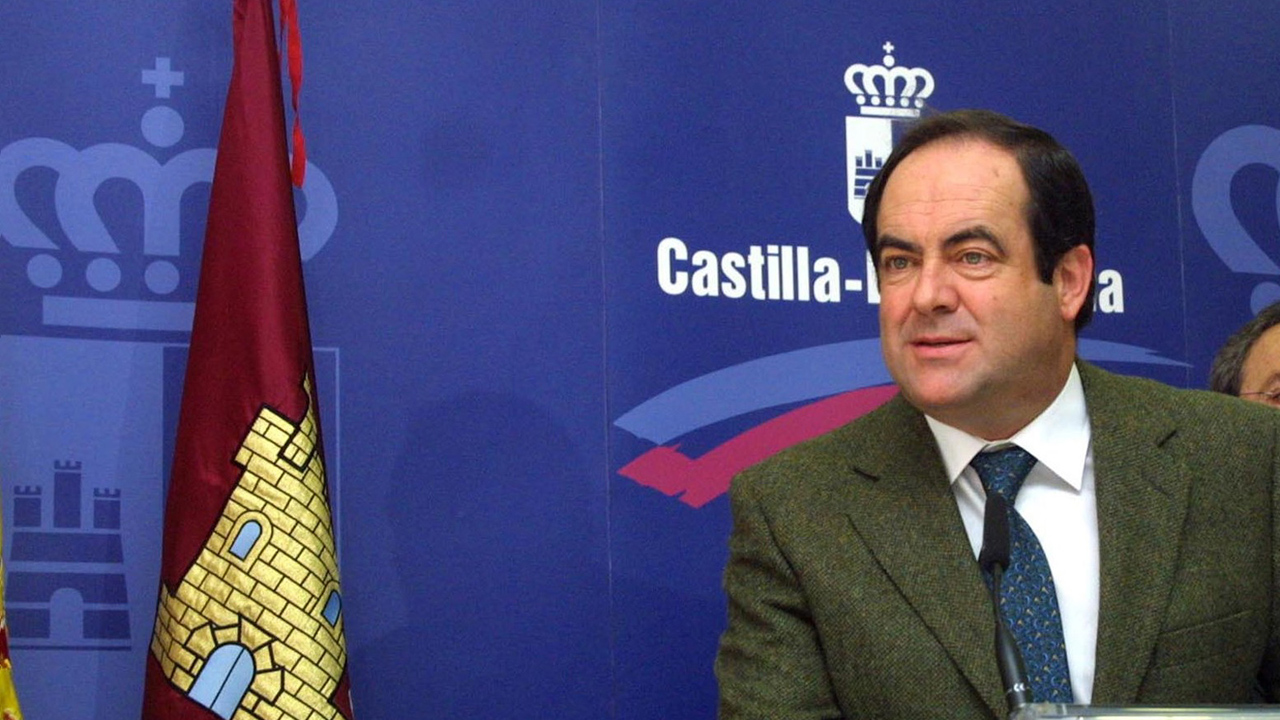 Bono reclama a Aznar que pida ‘perdón’ porque no se puede dar la mano a Bush y dar la espalda a los españoles