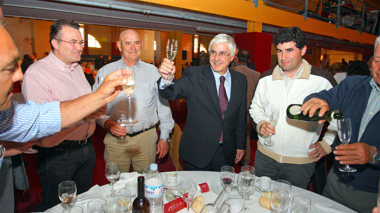 Barreda anuncia la segunda destilación de alcohol de uso de boca