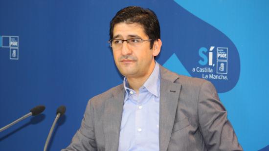 “De Cospedal vuelve a realizar graves acusaciones sin pruebas, para desviar la atención sobre sus declaraciones de que privatizaría los servicios esenciales”