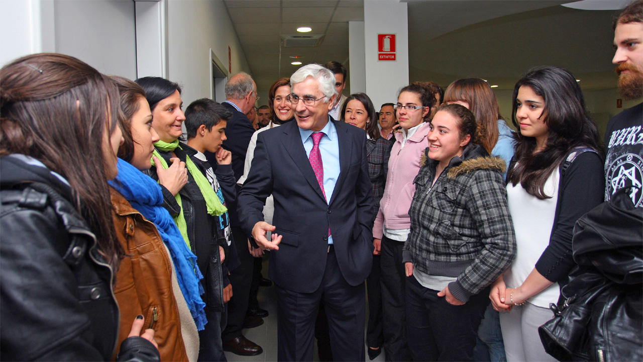 Barreda anuncia un nuevo programa de formación dual para jóvenes que combina la enseñanza y la realización de prácticas en empresas