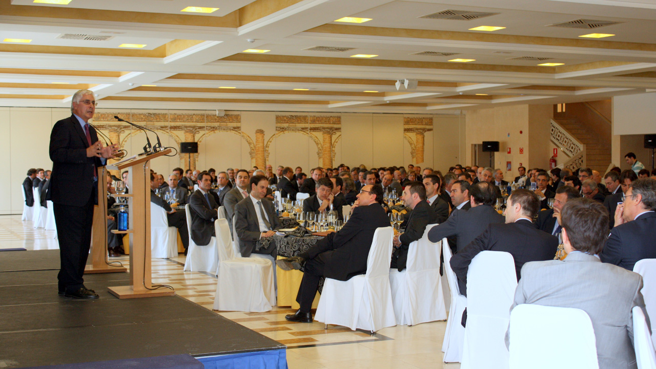 Más de 300 empresarios de todos los sectores económicos de la Región mantuvieron un almuerzo-coloquio con José María Barreda