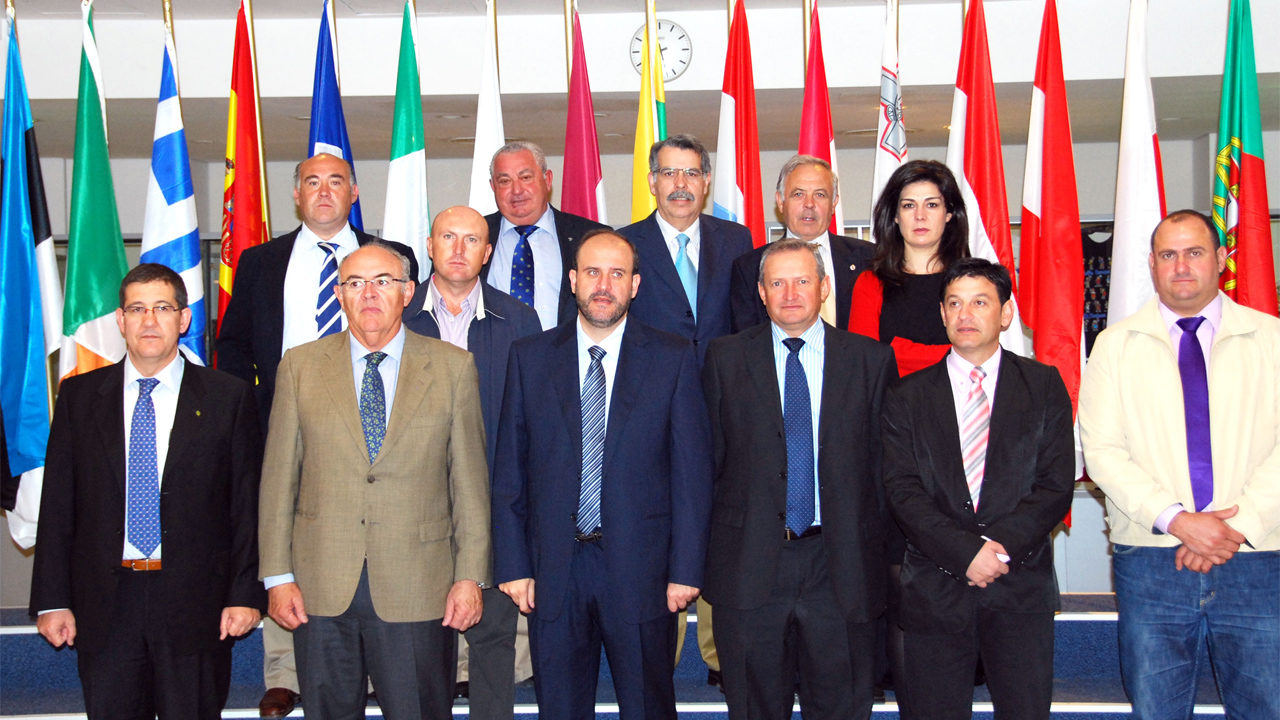 Gobierno regional y sector agrario entregan en Bruselas el documento con la posición de C-LM ante la futura PAC