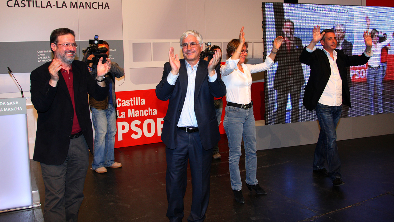 «Si de Cospedal quiere hacer recortes, que empiece por alguno de sus tres sueldos»