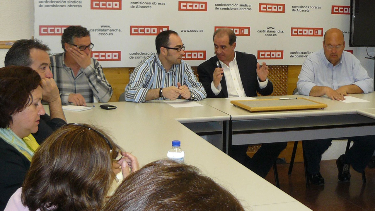 PSOE y sindicatos coinciden en la necesidad de combartir la crisis desde la izquierda