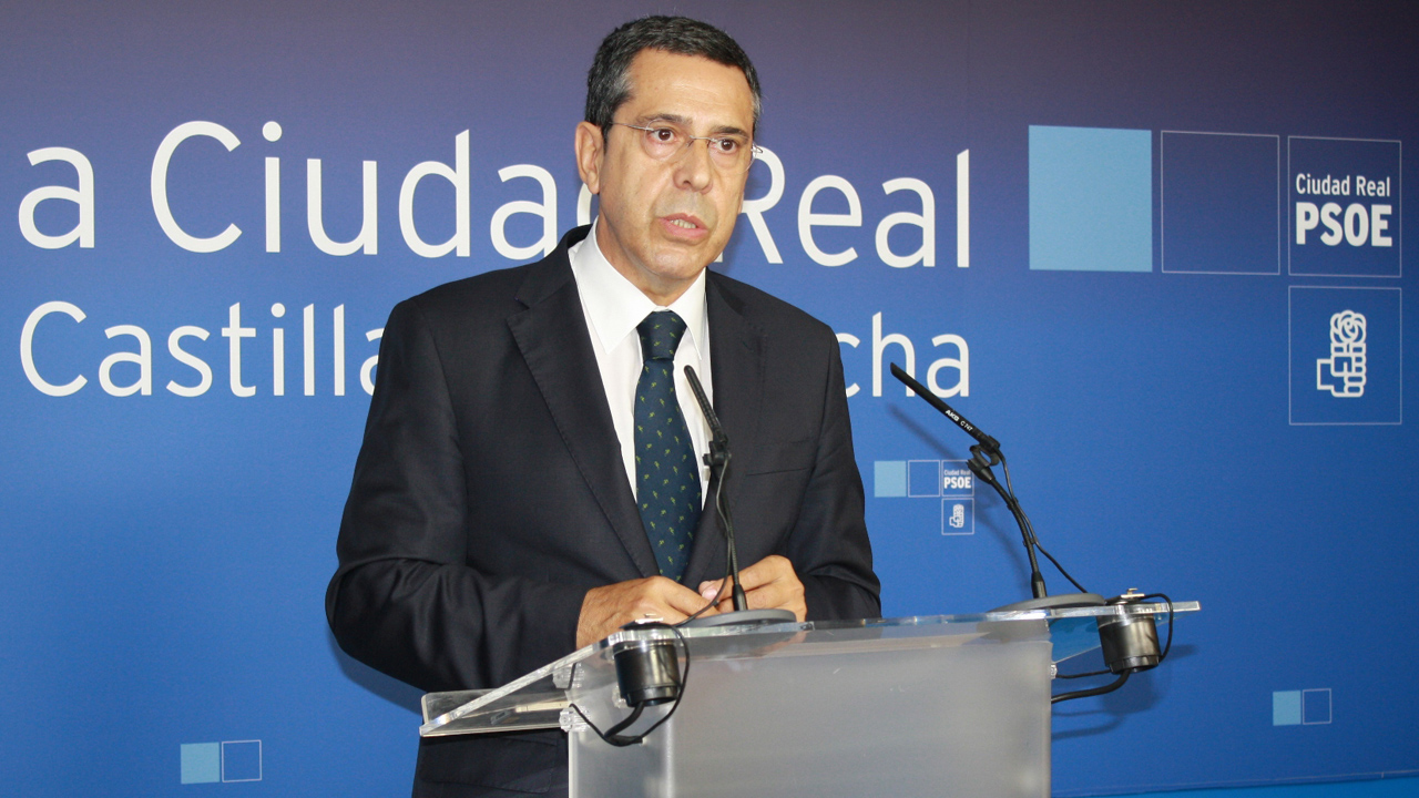 Moraleda tilda a Cospedal de “especuladora política” y “desestabilizadora” por el enorme daño realizado a C-LM