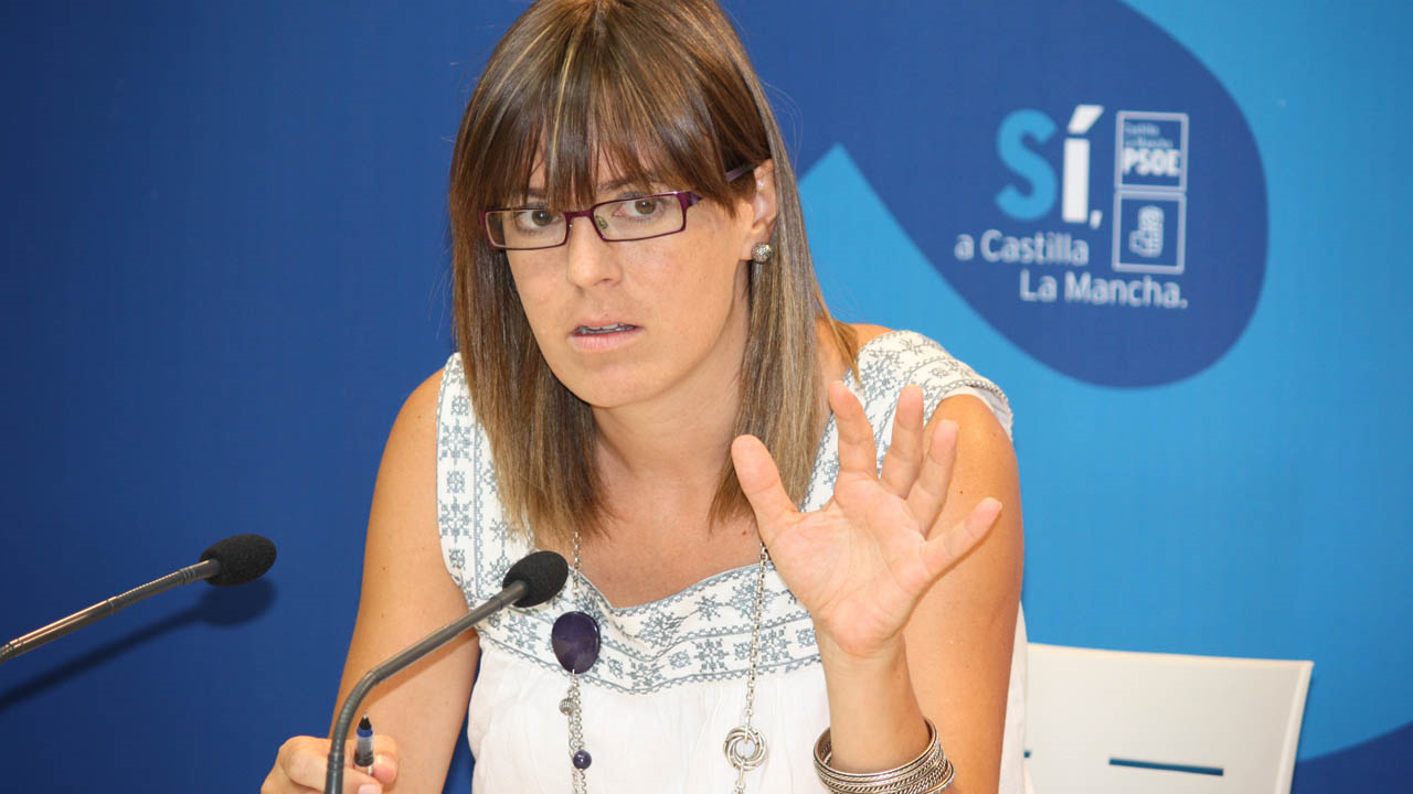 A diferencia de Leandro Esteban que no ha devuelto ningún teléfono en su vida política, los socialistas no tenemos ningún inconveniente en devolver lo que se nos dijo que podíamos quedarnos