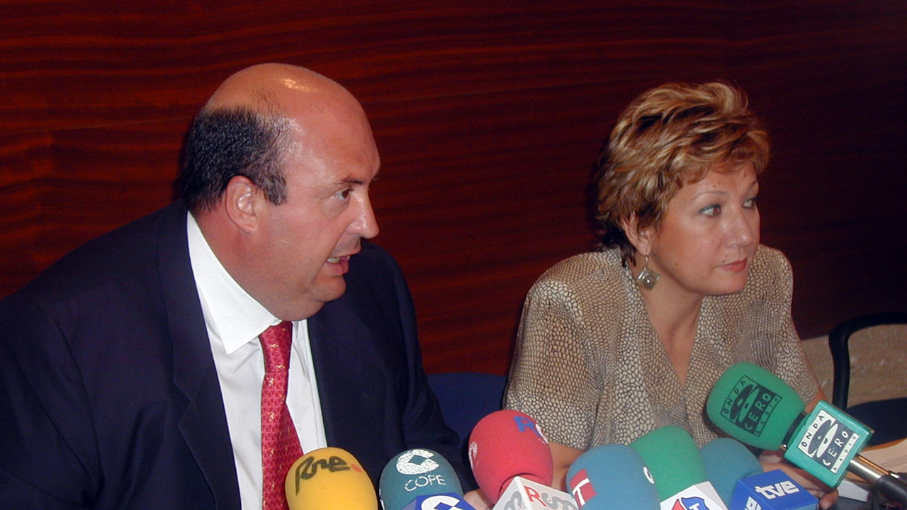 El PSOE acusa a Molina (PP) de actuar de ‘palmero’ ante Camps y Valcárcel