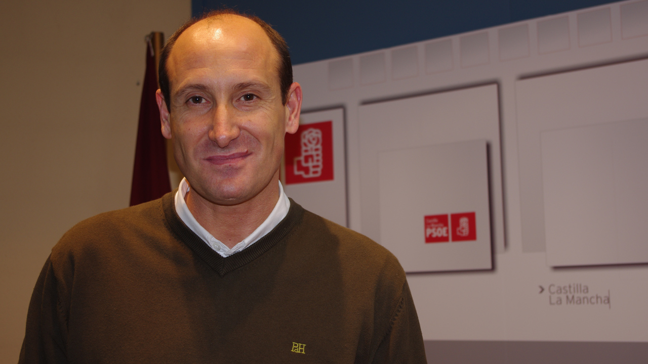 “El Gobierno de Rajoy debería aprobar una legislación seria para la dación en pago”