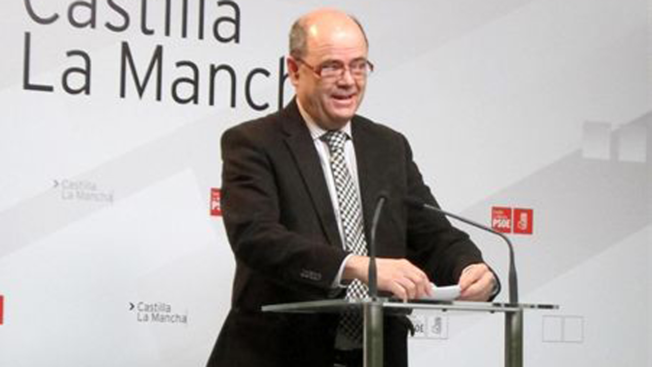 «La campaña de Cospedal en Asturias y Andalucía vulnera su obligación legal de dedicación absoluta a C-LM»