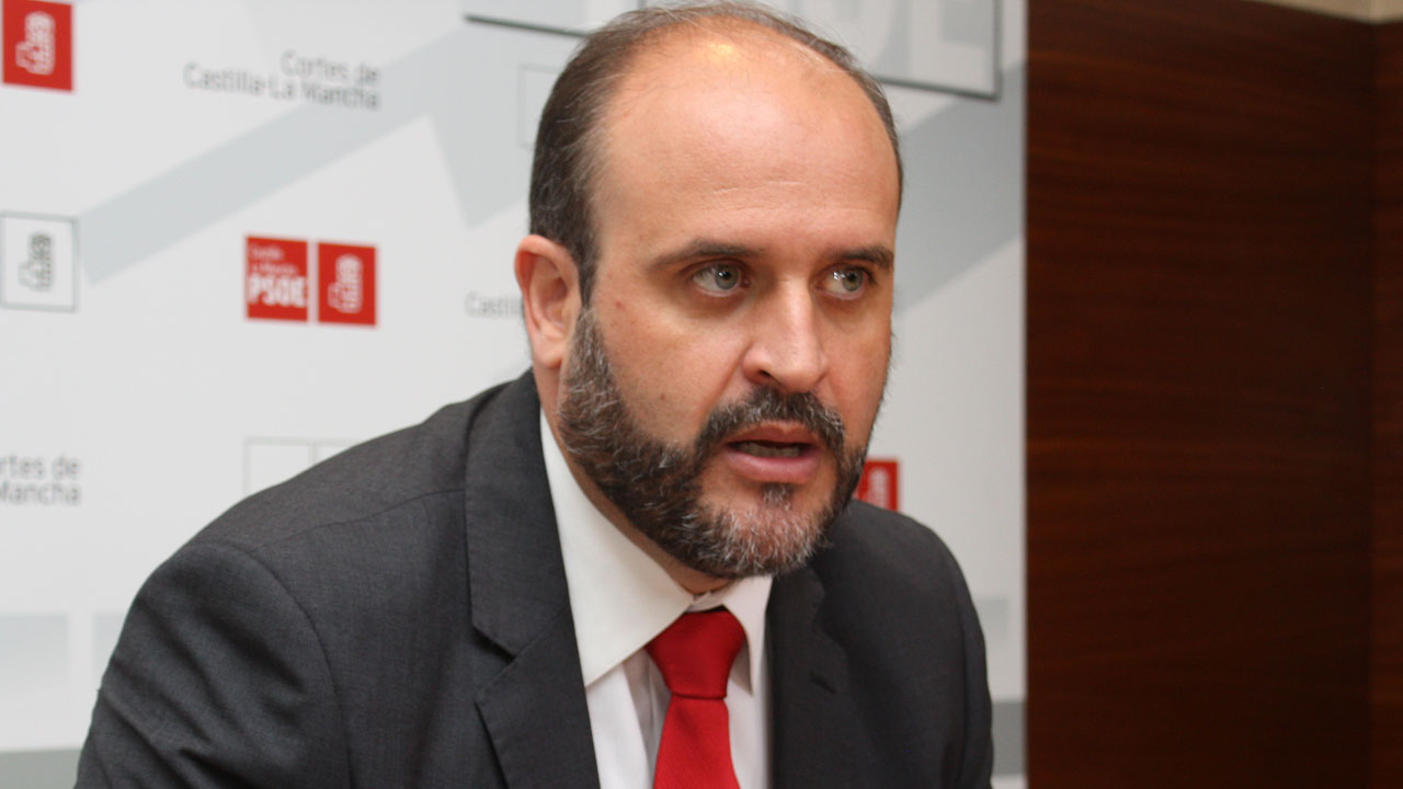 “Si de verdad la Junta tuviera superávit no despedirían a médicos y profesores y no cerrarían escuelas rurales”