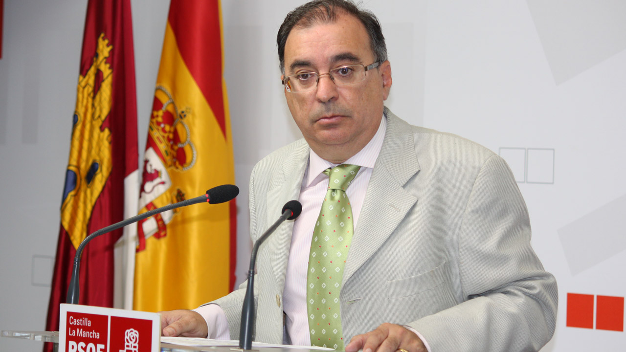 Mora:”¿Cómo puede ser que Esteban no conozca la orden que publica su director general? Debe pedir perdón y anular el despido del 80 por ciento de los interinos”