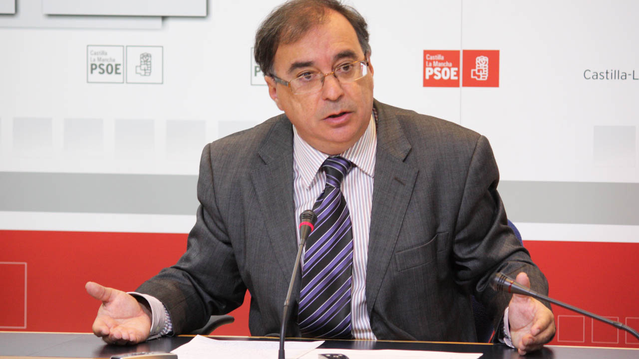 Mora: ”La privatización de los hospitales esconde generar negocio y especulación y vigilaremos que ningún “amiguete” se lleve las concesiones”