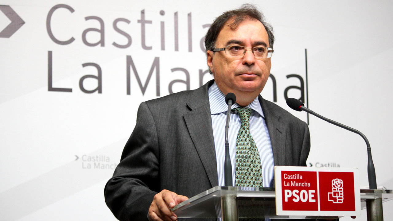 Mora: ”Cospedal despedirá a cerca de 200 sanitarios más desde final de mes porque el déficit del SESCAM se ha disparado hasta 120 millones de euros en agosto”