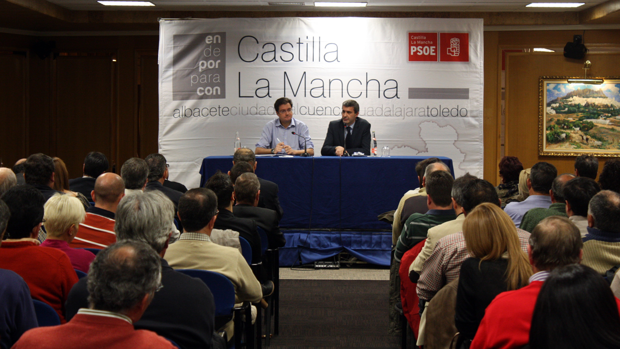”Rajoy ha hecho hoy el tres en uno de un Gobierno de derechas: con una mano recorto las pensiones y con la otra hago la amnistía fiscal y evito que se pongan impuestos a los bancos”