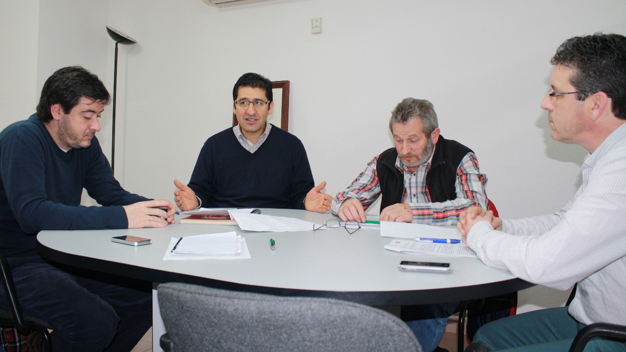 Caballero pide a la ministra Báñez y a Cospedal “menos aplausos y más soluciones” a la alarmante cifra de parados