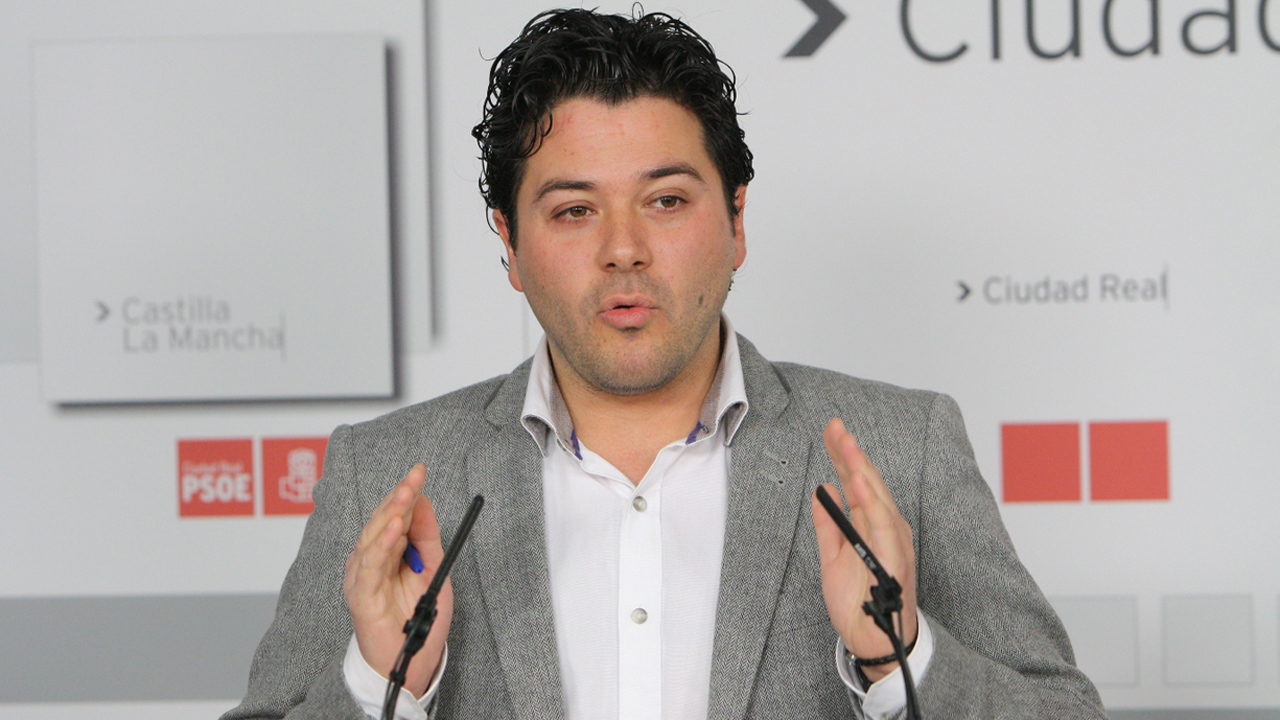 Triguero pide a Cospedal que “por una vez” apueste por los jóvenes, puesto que cada mes 190 de ellos se van al paro