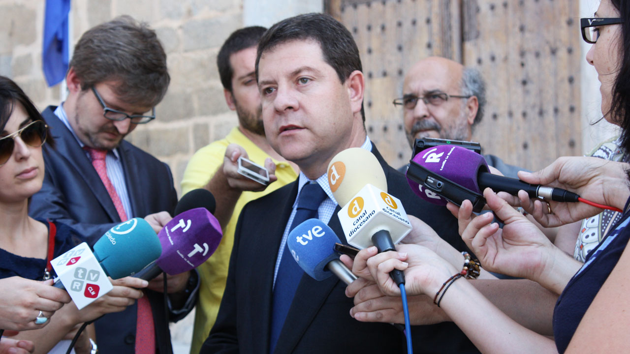 García-Page: ”Cospedal no explica lo de los 200.000 euros del contrato de la basura pero quiere dar un pucherazo electoral y tirar 200.000 votos a la basura”