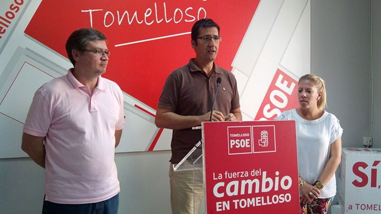Caballero garantiza que el PSOE repondrá las becas, la gratuidad de los medicamentos y el poder adquisitivo de las pensiones que ha eliminado el PP