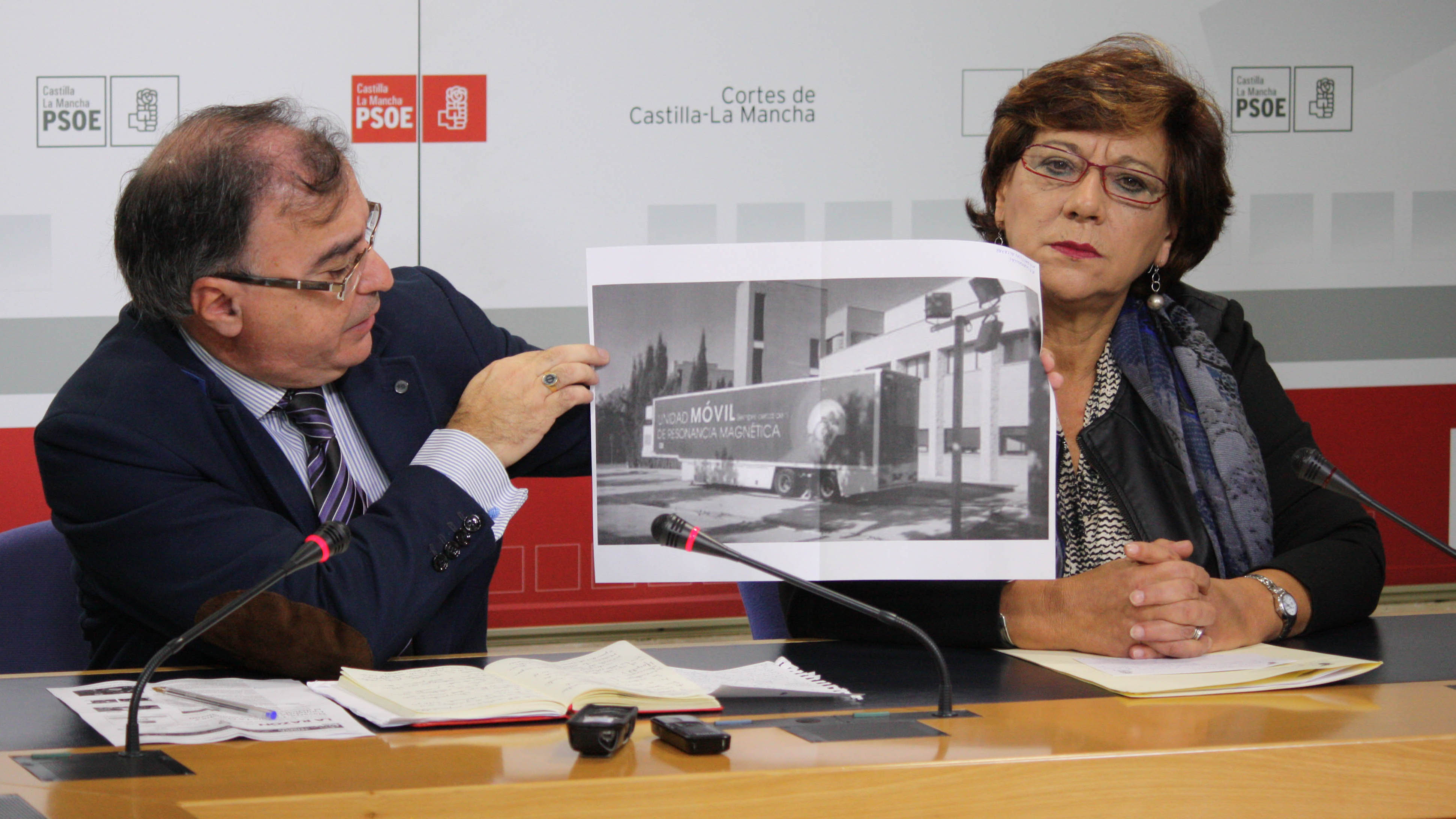 Mora: ”En Alcázar hay lista de espera de 9 meses para mamografías y las resonancias se hacen en un camión de una empresa privada aparcado en la puerta”