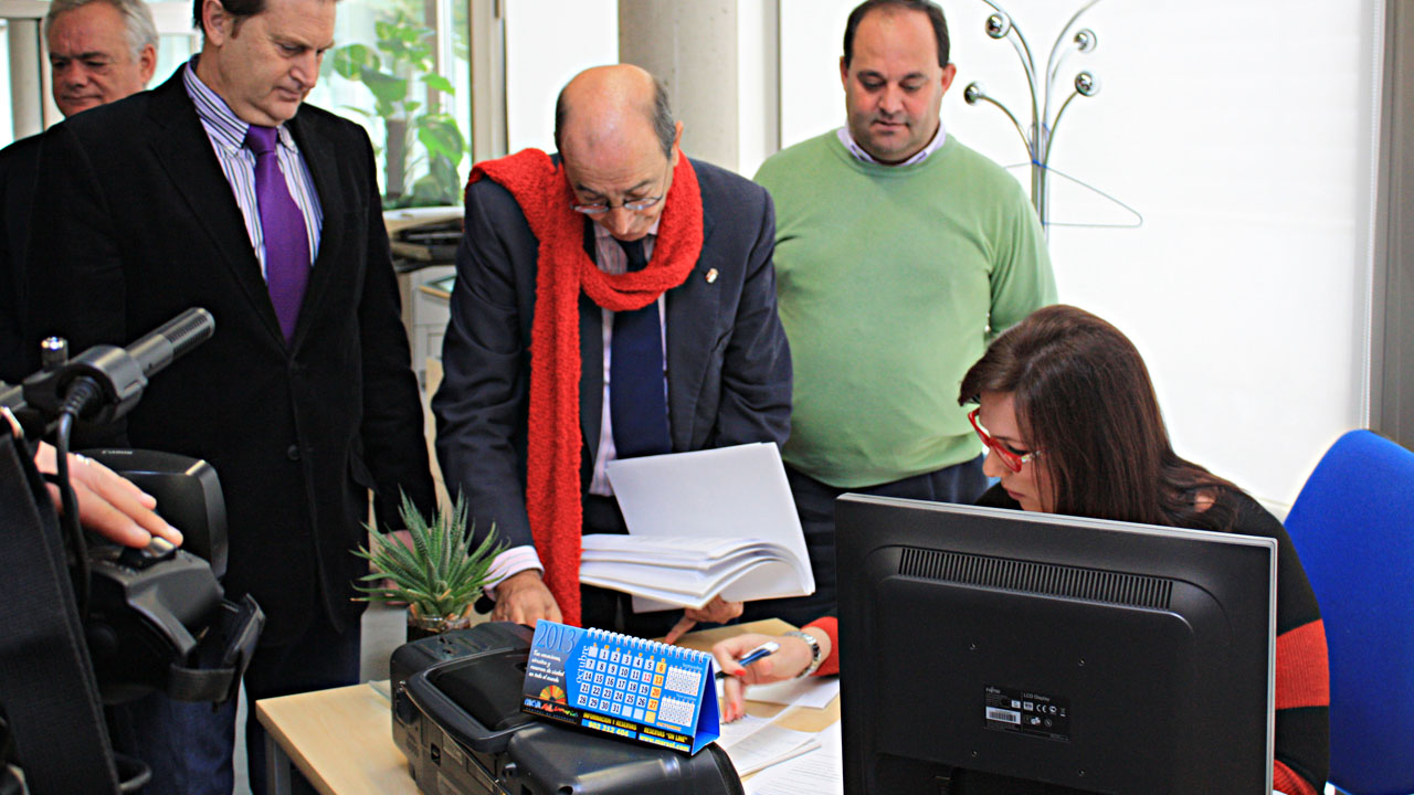 300 alcaldes del PSOE exigen la reunión de la Asamblea Regional de ayuntamientos pata hacer el debate sobre la reforma local que el PP está negando