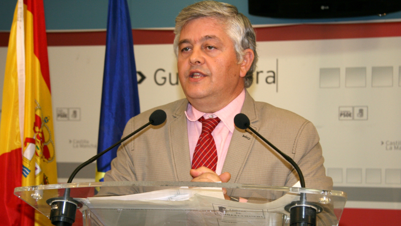 Un centenar de pacientes en estado crítico son trasladados cada año a otros hospitales de la región, pasando de largo por Madrid