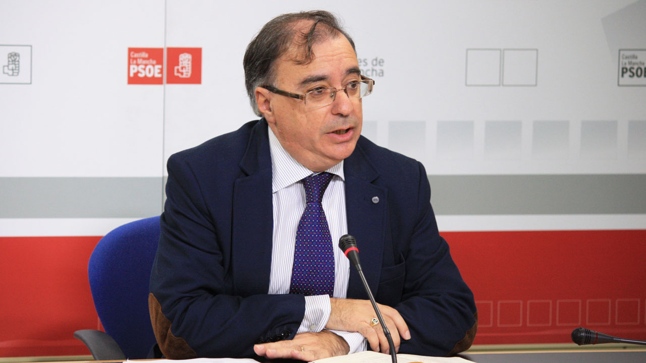 Mora:”Los Presupuestos de 2014 reflejan que habrá 700 trabajadores menos en la Sanidad que este año”