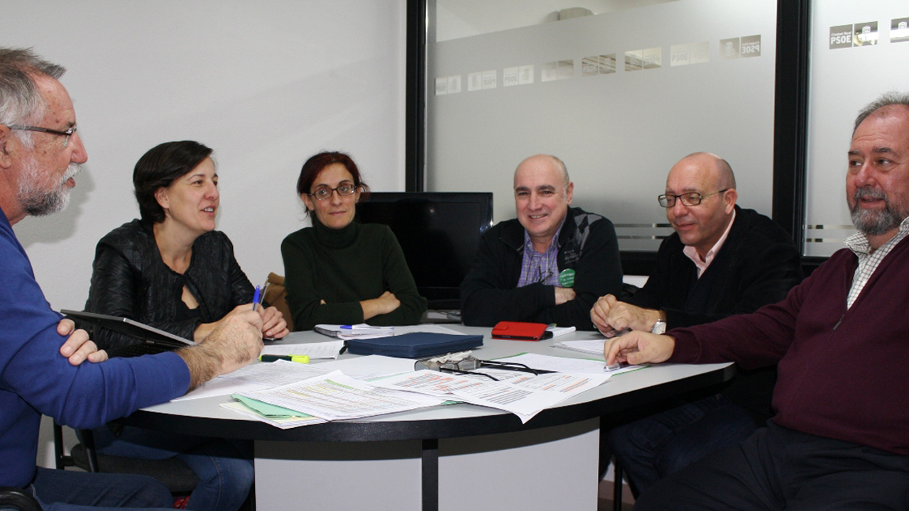 El PSOE propone recuperar becas, transporte escolar gratuito, más profesores y una financiación suficiente para la UCLM