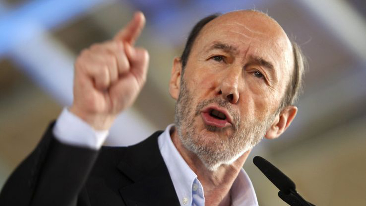Rubalcaba critica la «caradura» de Cospedal con el copago sanitario