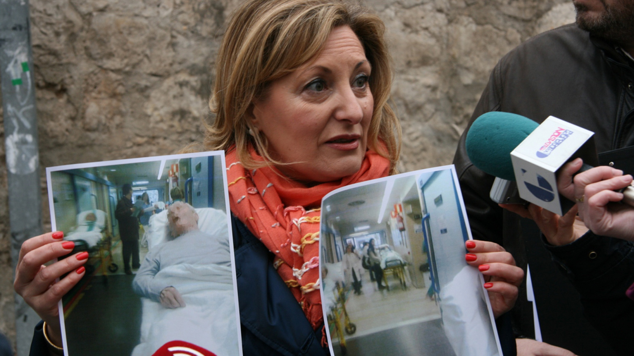 El Hospital de Guadalajara atiende pacientes en camas instaladas en los pasillos del Servicio de Urgencias