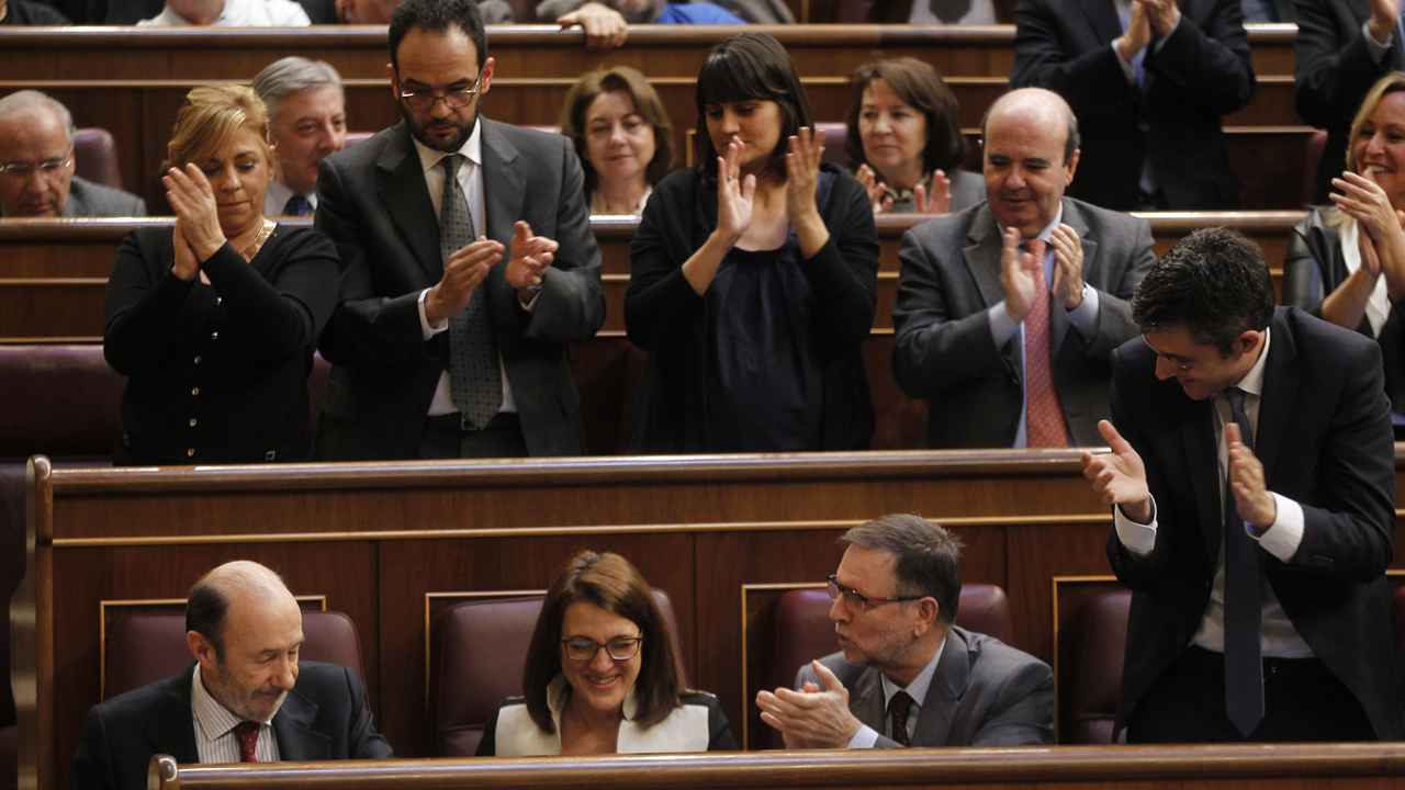 Rubalcaba pide a Rajoy parar la «cacicada» del Estatuto de Castilla-La Mancha