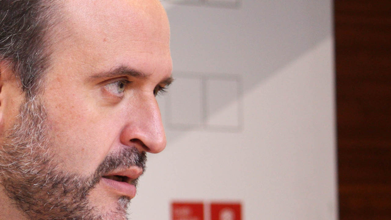 “No puede dar lecciones quien ha cobrado un millón de euros en A y es acusada de haber cobrado también sobresueldos en B”