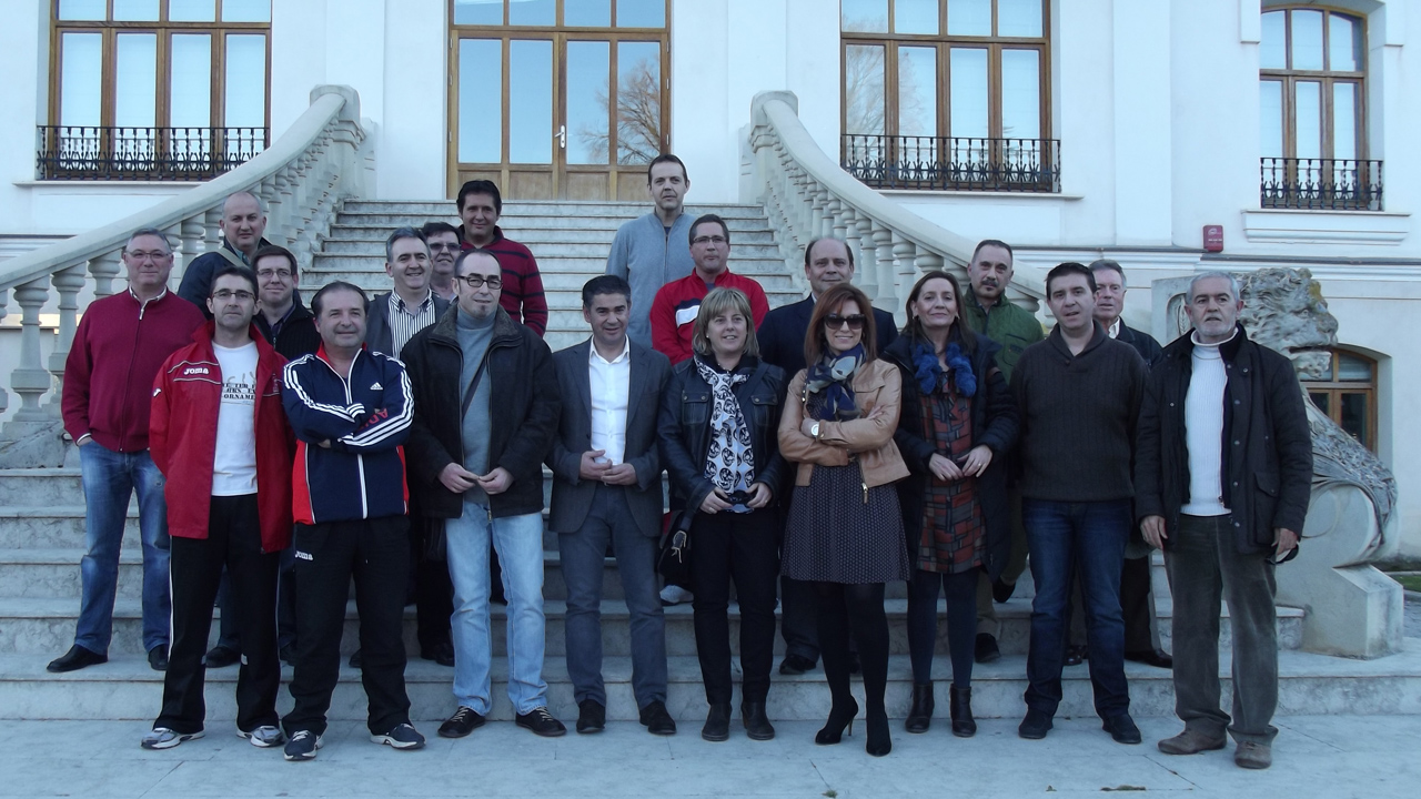 El PSOE de Albacete expresa su apoyo a los conductores de la Junta encerrados en el parque móvil