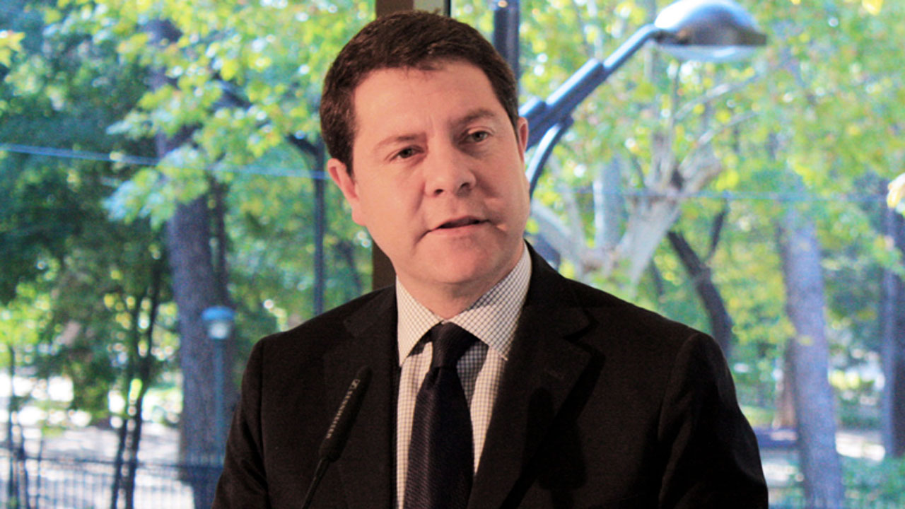 García-Page: ”Cospedal mete hoy a Rajoy en otro jardín y le hace pasar otra línea roja, y eso va a tener consecuencias serias”