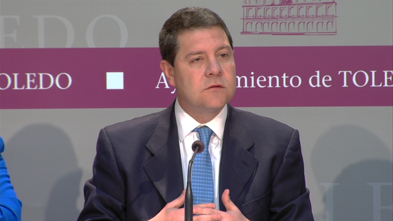 García-Page: ”Están cerrando plantas y camas en los hospitales y mandan a la gente a 300 kilómetros para que alguien haga negocio”