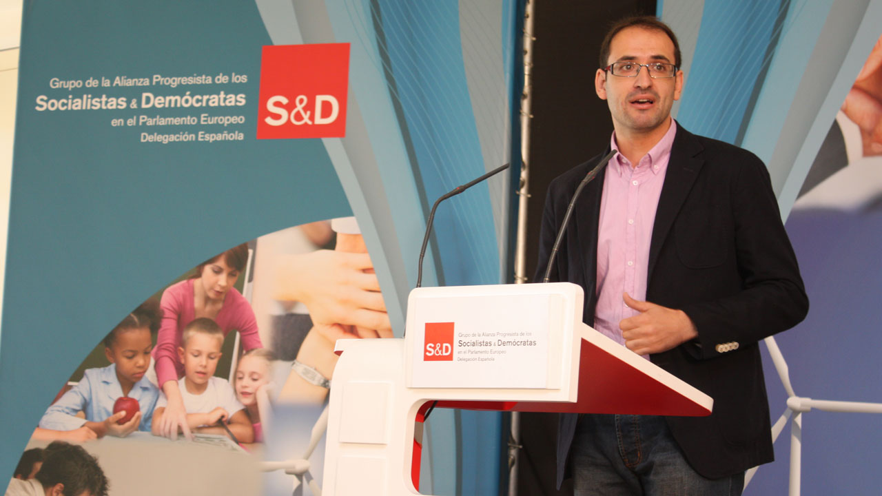 “Hoy están aquí los que miran más a Suiza que a Europa; los que prometieron empleo y han traído paro y recortes”