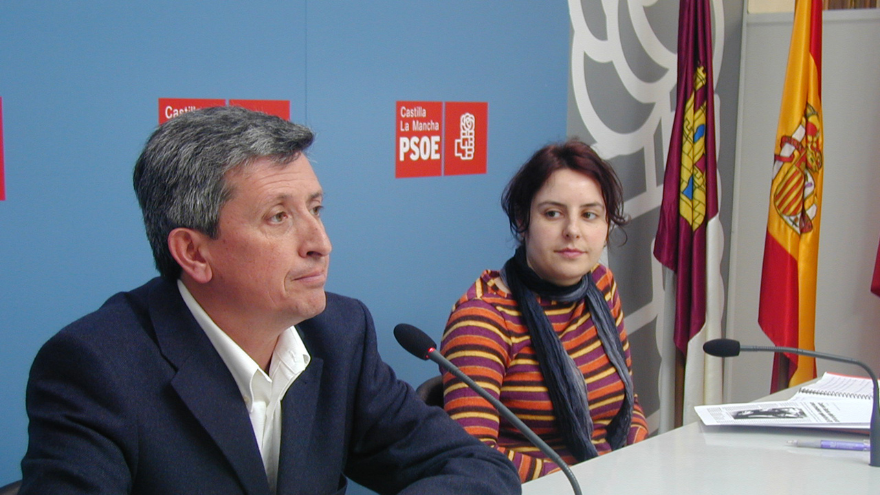 “No cabe mayor ridículo de Molina (PP) que ha sido desautorizado por Rajoy”